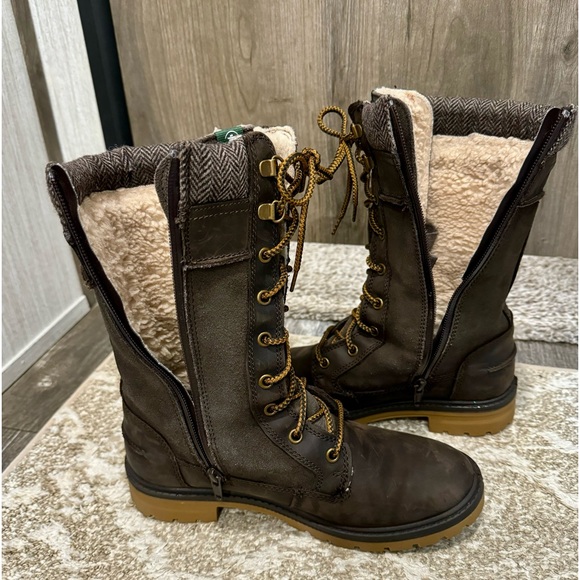 Kamik women’s snow boots size 7. Waterproof leather outer, 3M thinsulate inner. - Picture 3 of 7